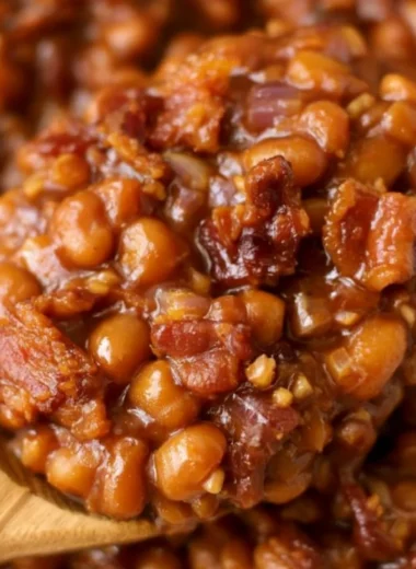 Delicious Easy Ultimate Baked Beans served in a bowl